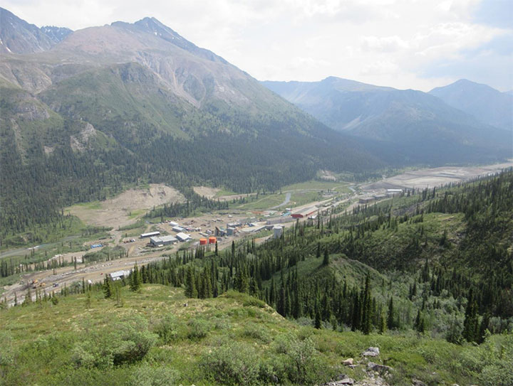 Vue du site de la mine de Cantung.
