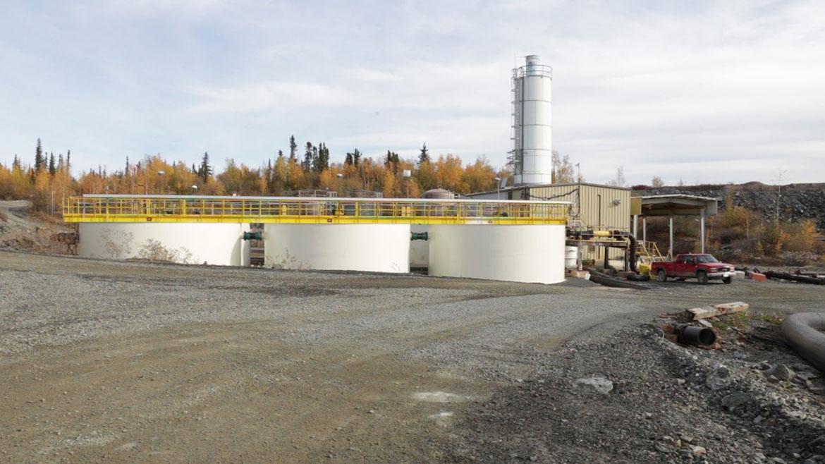 Station de traitement des effluents sur un site industriel.